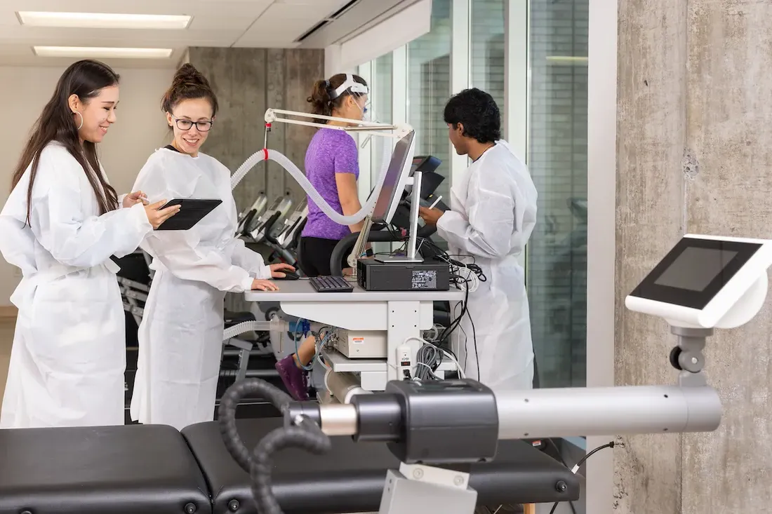 Students in the Falk Ernie Davis Lab.